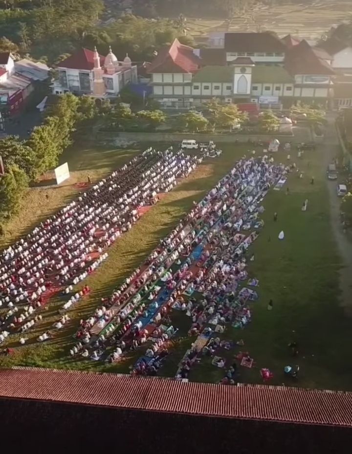 Ilustrasi. Ribuan Orang Antusias Menjalani Shalat Idul Adha di Tanah Abang Hari Ini