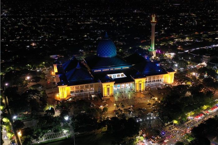 Masjid Agung Surabaya.  Berikut jadwal sholat Kota Surabaya Senin 3 Juli 2023 terlengkap hari ini dilansir dari laman Bimas Islam Kementrian Agama RI