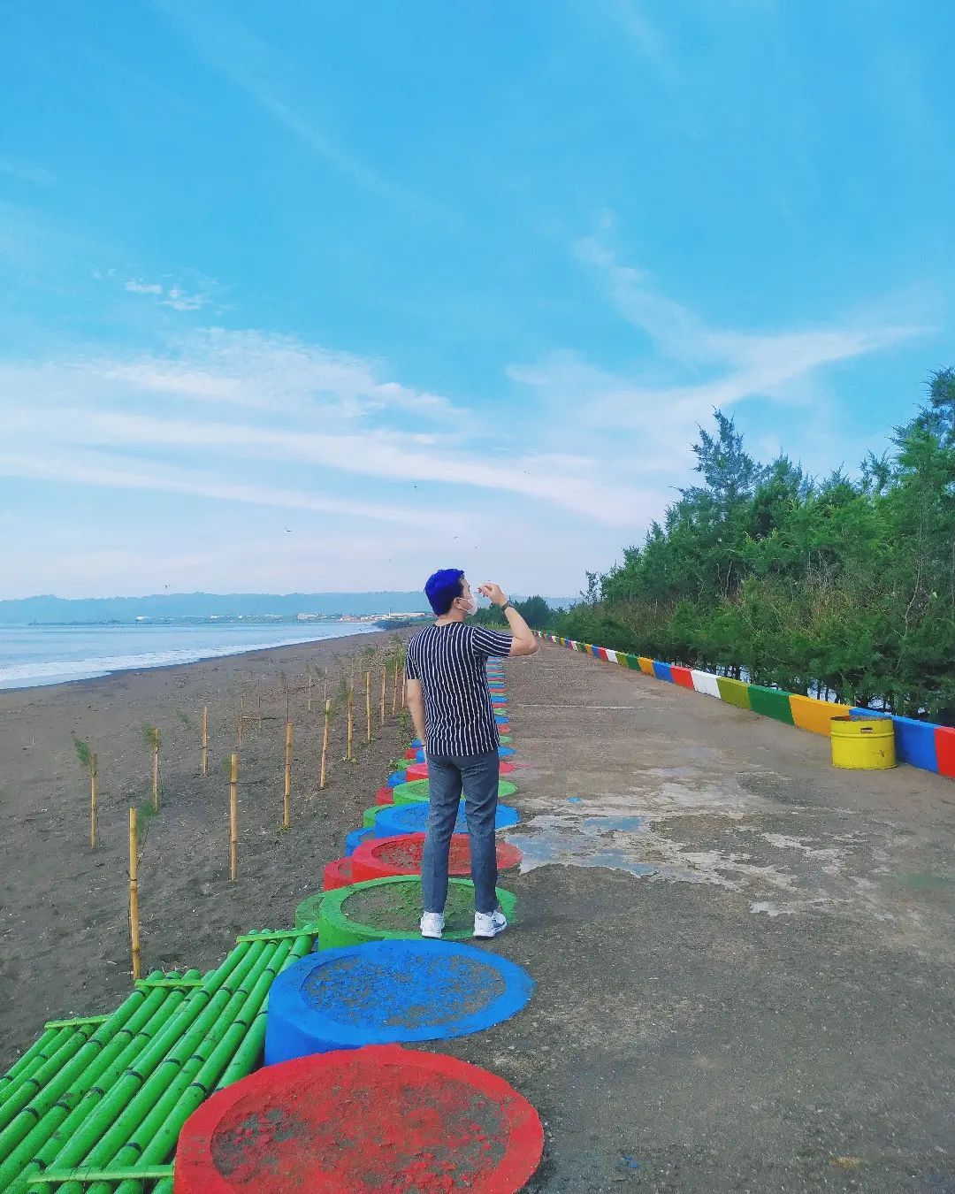 Pantai Kamulyan. 6 Wisata Pantai Instagramable di Cilacap yang Wajib Anda Kunjungi, Nomor 3 Mempunyai Aura Mistis yang Kuat