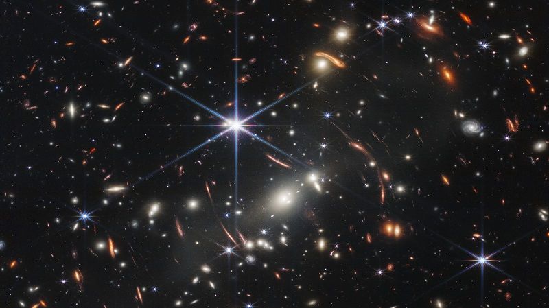 Teleskop Luar Angkasa James Webb NASA ini menampilkan indahnya pemandangan alam semesta.