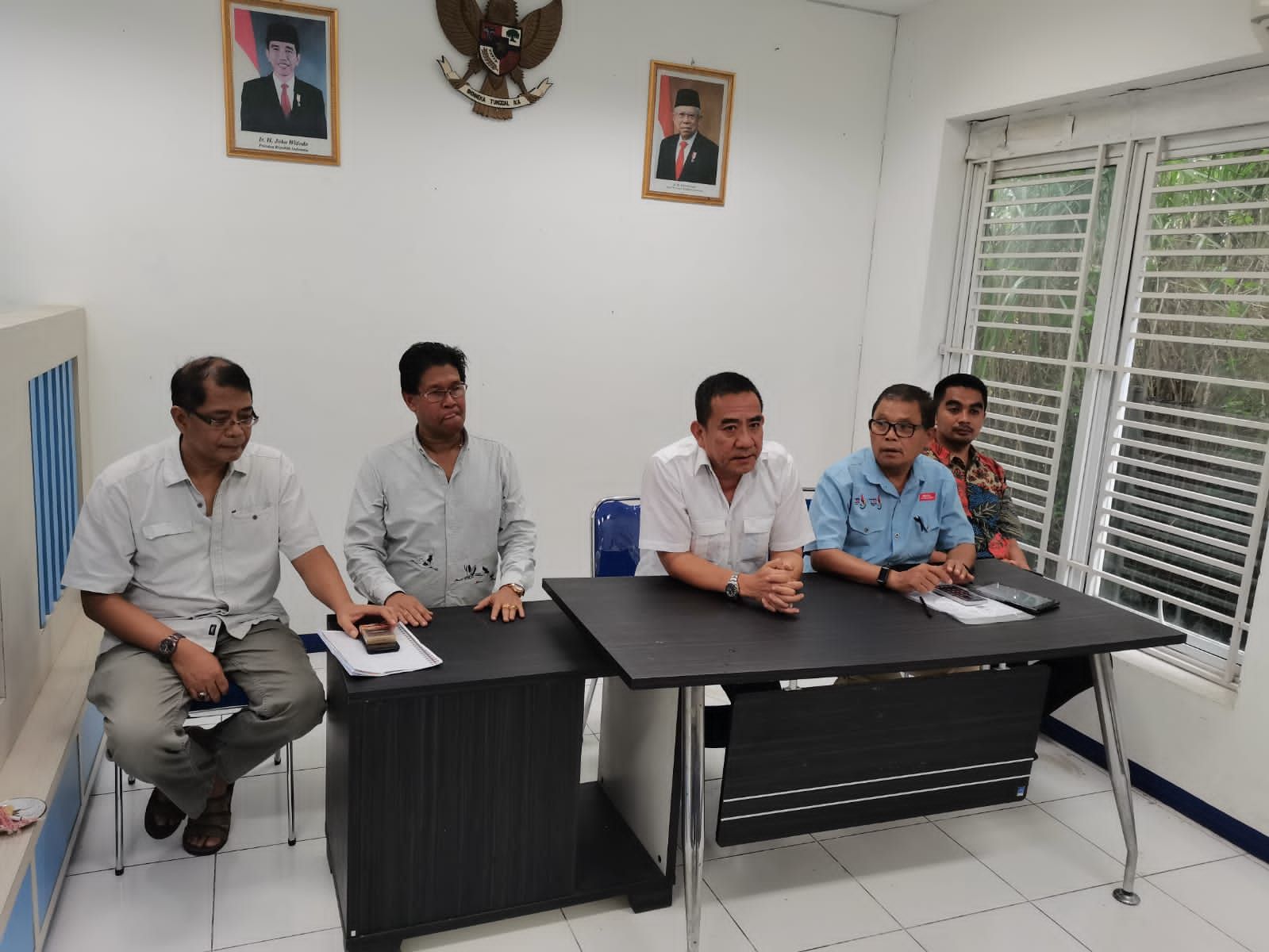 Ketua KONI KBB Agus Mulya Sutanto bersama Jajaran Pengurus