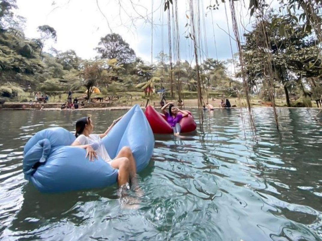 Nikmati keindahan alam Bogor di tempat wisata hits ini.