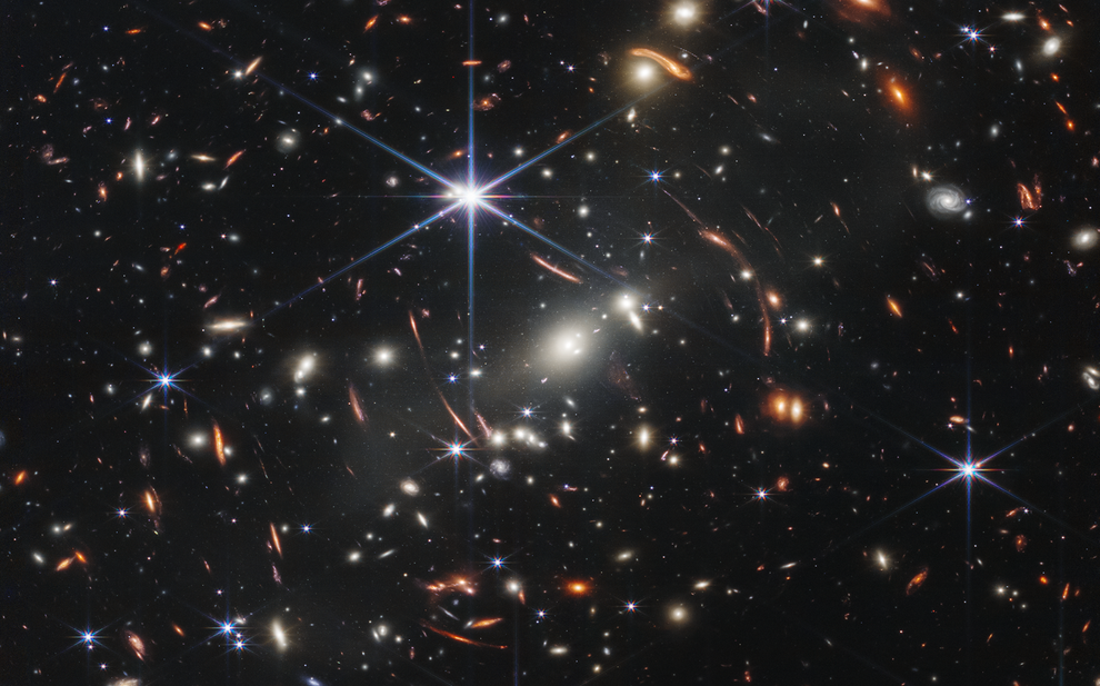 Gugus galaksi SMACS 0723, yang dikenal sebagai First Deep Field Webb, dirilis 11 Juli 2022. Kredit Gambar: NASA, ESA, CSA, dan STScI Via PBS