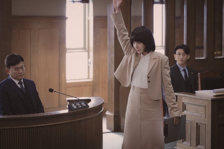 Park Eun Bin saat di persidangan dalam drama Extraordinary Attorney Woo 