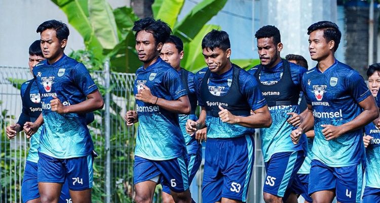 Persib Bandung Dilanda Beragam Masalah Jelang Liga 1, dari Badai Cedera  hingga Sulit Uji Coba - Berita Solo Raya