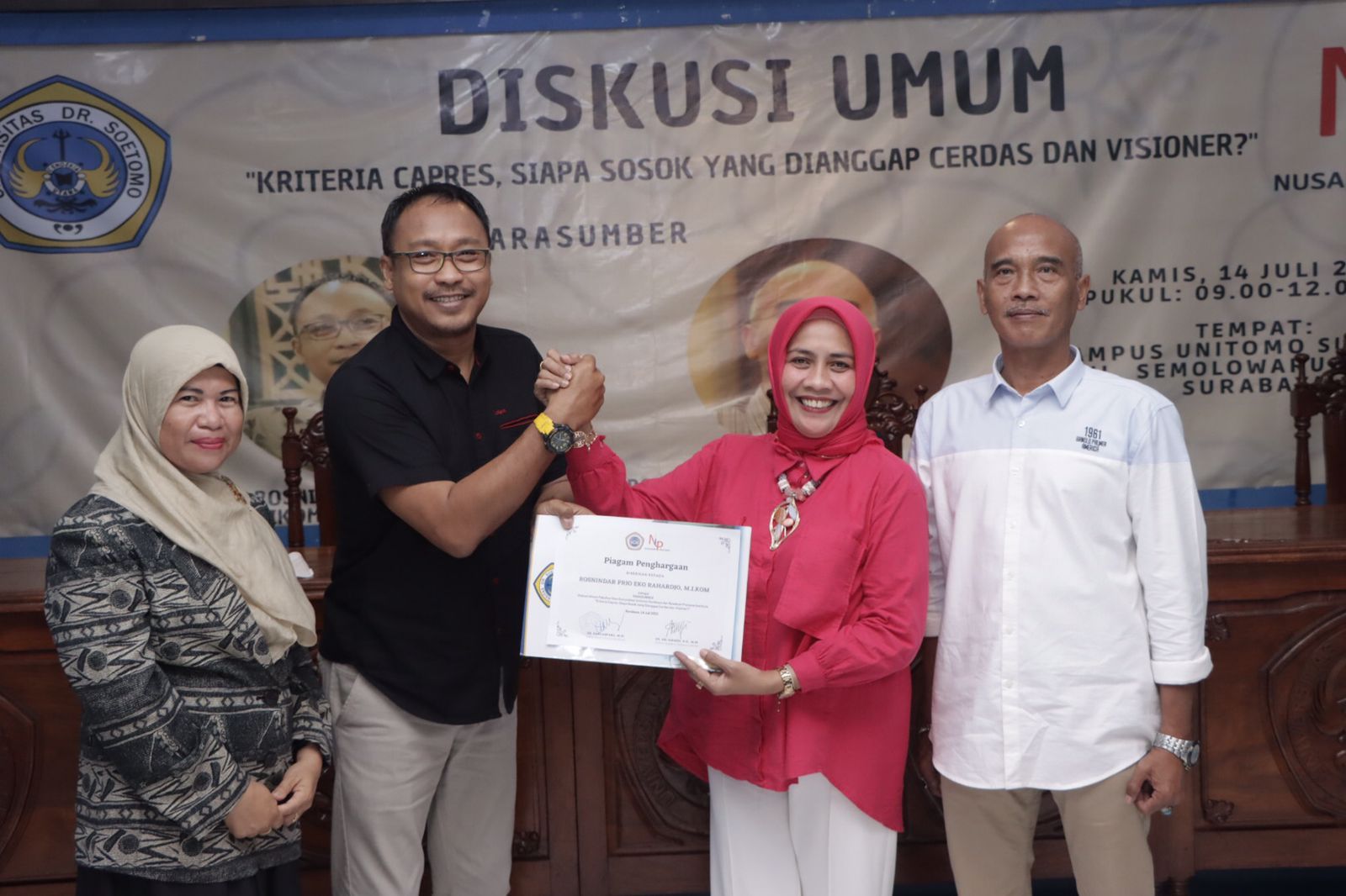 Fakultas Ilmu Komunikasi Universitas Dr. Soetomo Surabaya bekerja sama dengan Nusakom Pratama Institute menggelar diskusi dengan tema 'Kriteria Capres, Siapa Sosok yang Dianggap Cerdas dan Visioner?". 