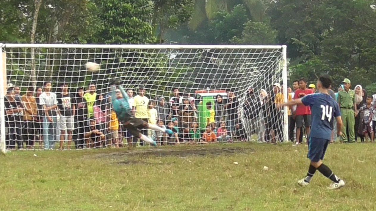 Adu penalti dalam pembukaan Kades Cup 2022 Desa Kalijurang.