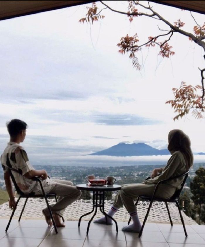 Alison Sunset Hill Puncak, tempat wisata Bogor yang sempurna untuk healing dan refreshing. Sunset-nya sangat Instagramable