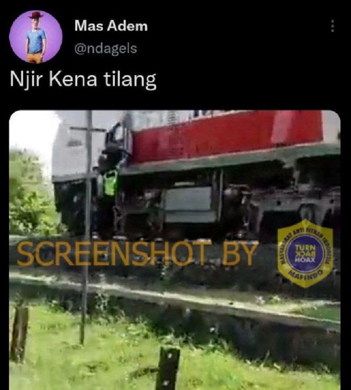 Postingan hoaks yang menyebut seorang polisi sedang menilang sebuah kereta api