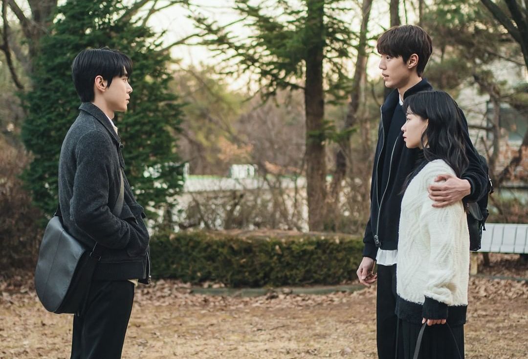 Doyoung NCT, Han Ji Hyo, Kwon Ah Reum, dan Kim Ji Hoon Melanjutkan Love Square Kompleks Mereka di Drama 'Dear X Who Don’t Love Me'