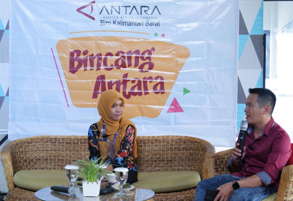 Suasana bincang Antara yang menghaditkan narasumber Kepala Bidang Aplikasi Informatika Diskominfo Kalimantan Barat Sofiarti Dyah Anggunia 