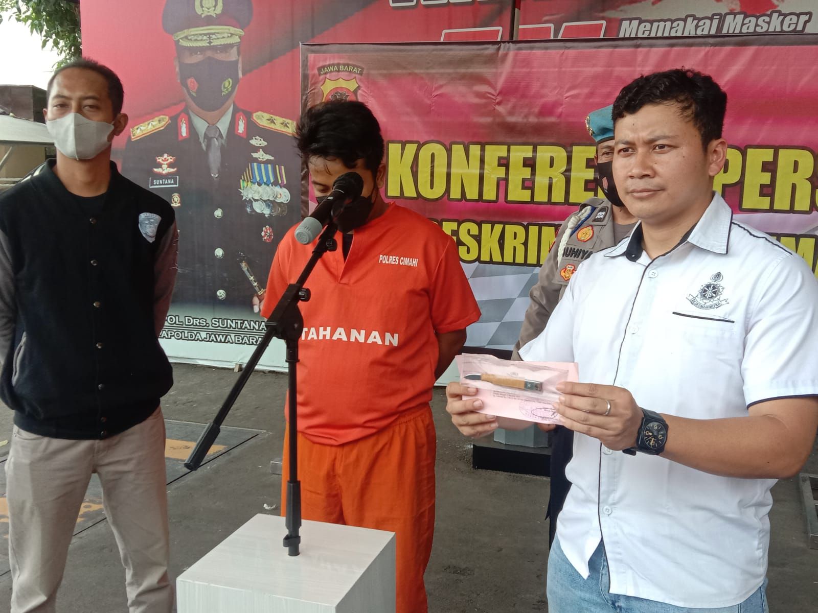 Tukang palak yang kerap beraksi di Padaasih, Cisarua Kabupaten Bandung Barat, ditangkap Polres Cimahi, Jumat 22 Juli 2022.