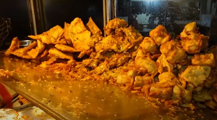 Aneka gorengan, tersedia dan laris manis di Welcome To Batam