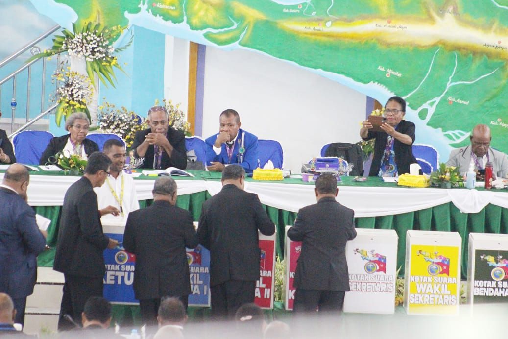 Suasana Sidang Sinode XVIII GKI di tanah Papua dari 70 klasis GKI di Tanah Papua memberikan hak suaranya .