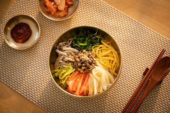 Tampilan Bibimbap, makanan khas Korea yang lezat.