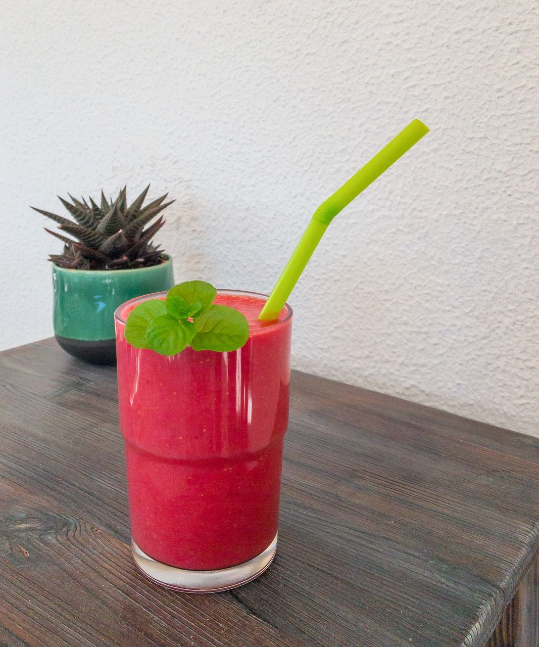 Tidak hanya segar saat diminum, jus strawberry juga menawarkan manfaat yang sangat baik bagi kesehatan tubuh.