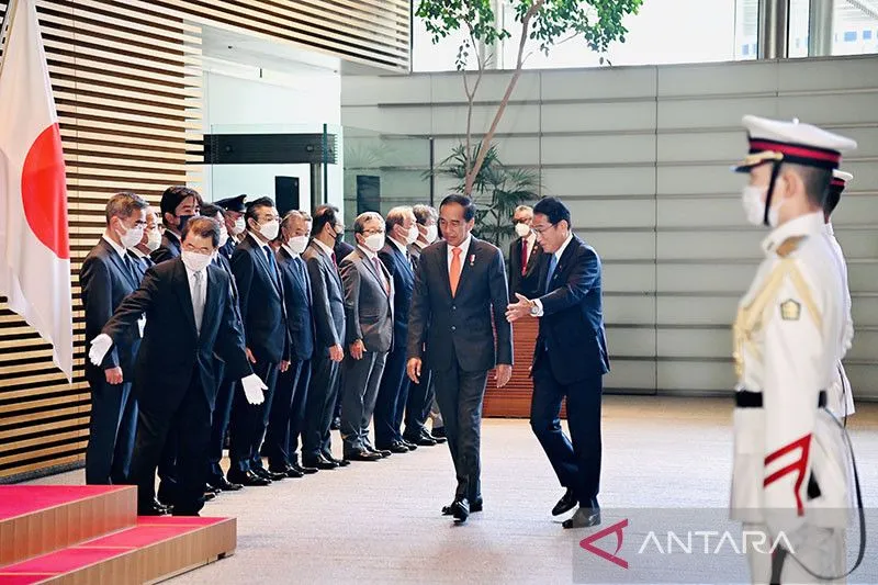 Presiden Republik Indonesia Joko Widodo tiba di Kantor Perdana Menteri Jepang Kishida Fumio, Tokyo, Jepang, Rabu, 27 Juli 2022.