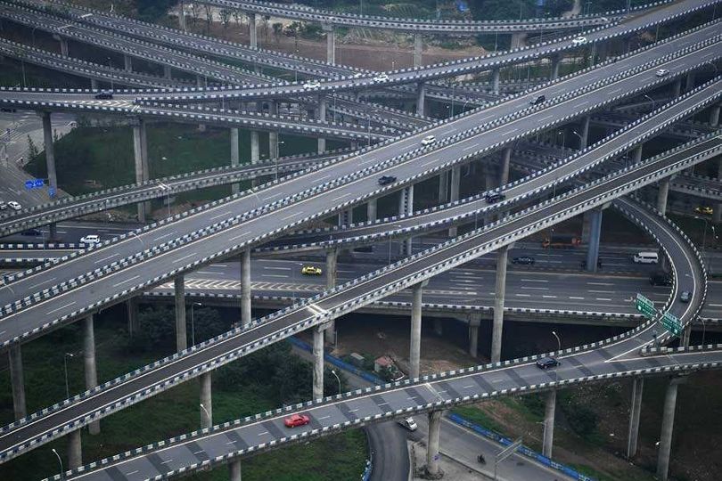 Jalan layang Huangjuewan Overpass di Chongqing dianggap sebagai jalan raya paling ruwet sedunia. 