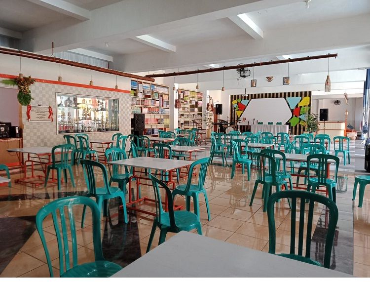 Inovatif, Hall Cafece SMK Nasional Malang Usung Konsep Library Café