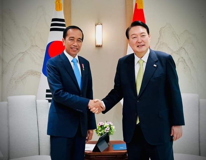 Presiden Jokowi bersama Presiden Korsel, Yoon Suk-Yeol