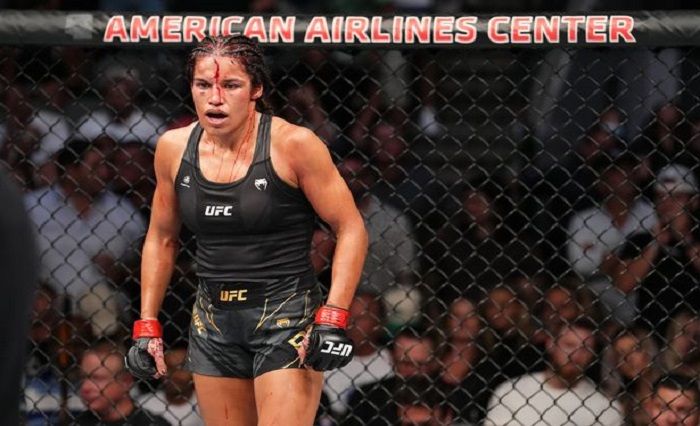 Julianna Pena mungkin tidak bersaing di UFC lagi menerima cedera berat di dahinya.*  