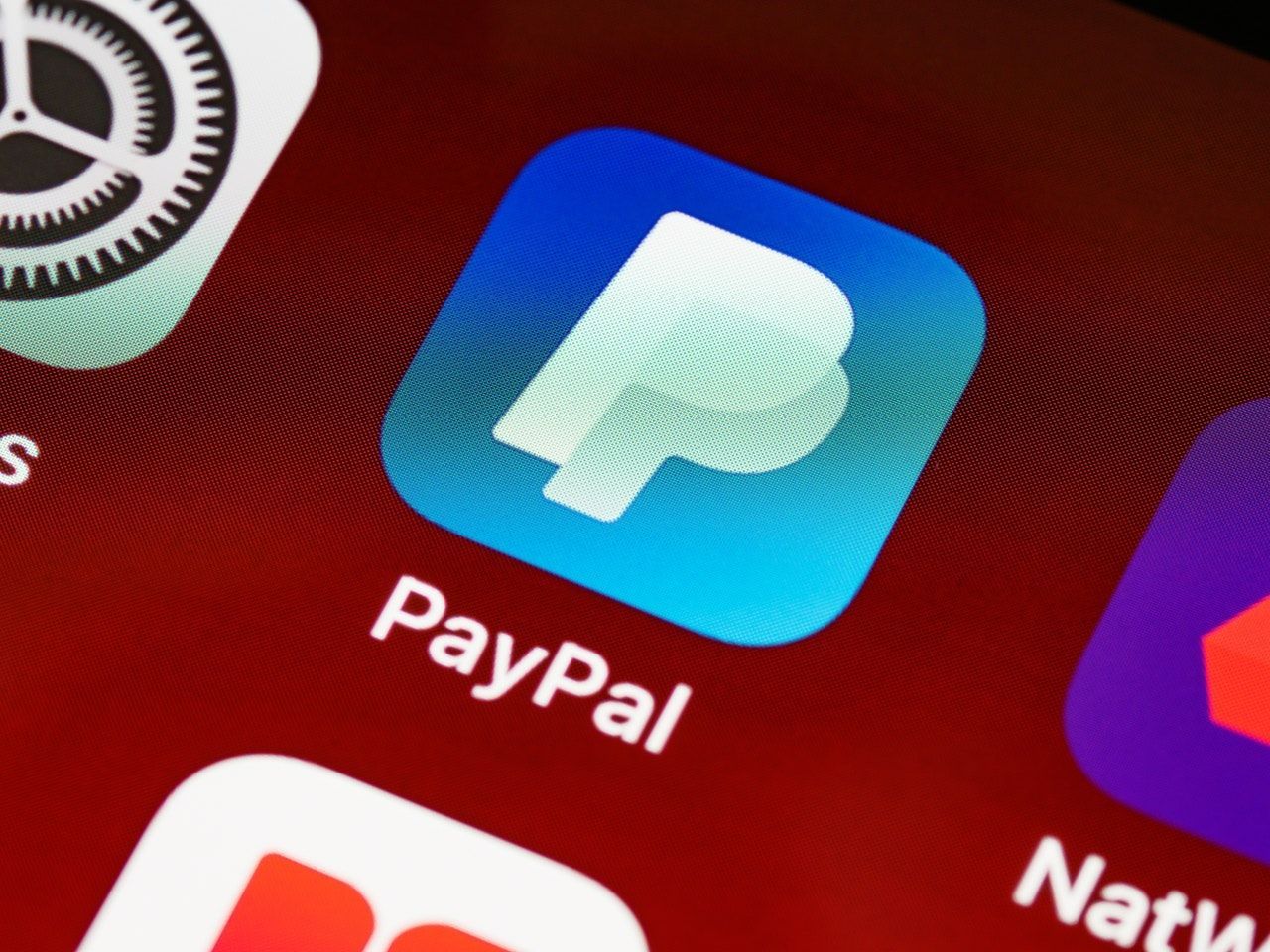 Ilustrasi cara transfer saldo PayPal ke Shopee Pay dengan mudah.