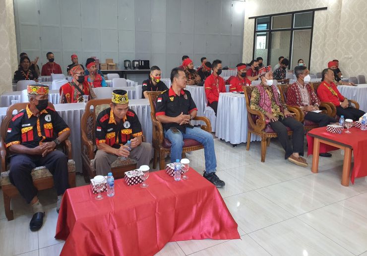 Suasana musyawarah besar luar biasa organisasi masyarakat Tariu Borneo Bangkule Bajakng (TBBR) Kabupaten Sambas 