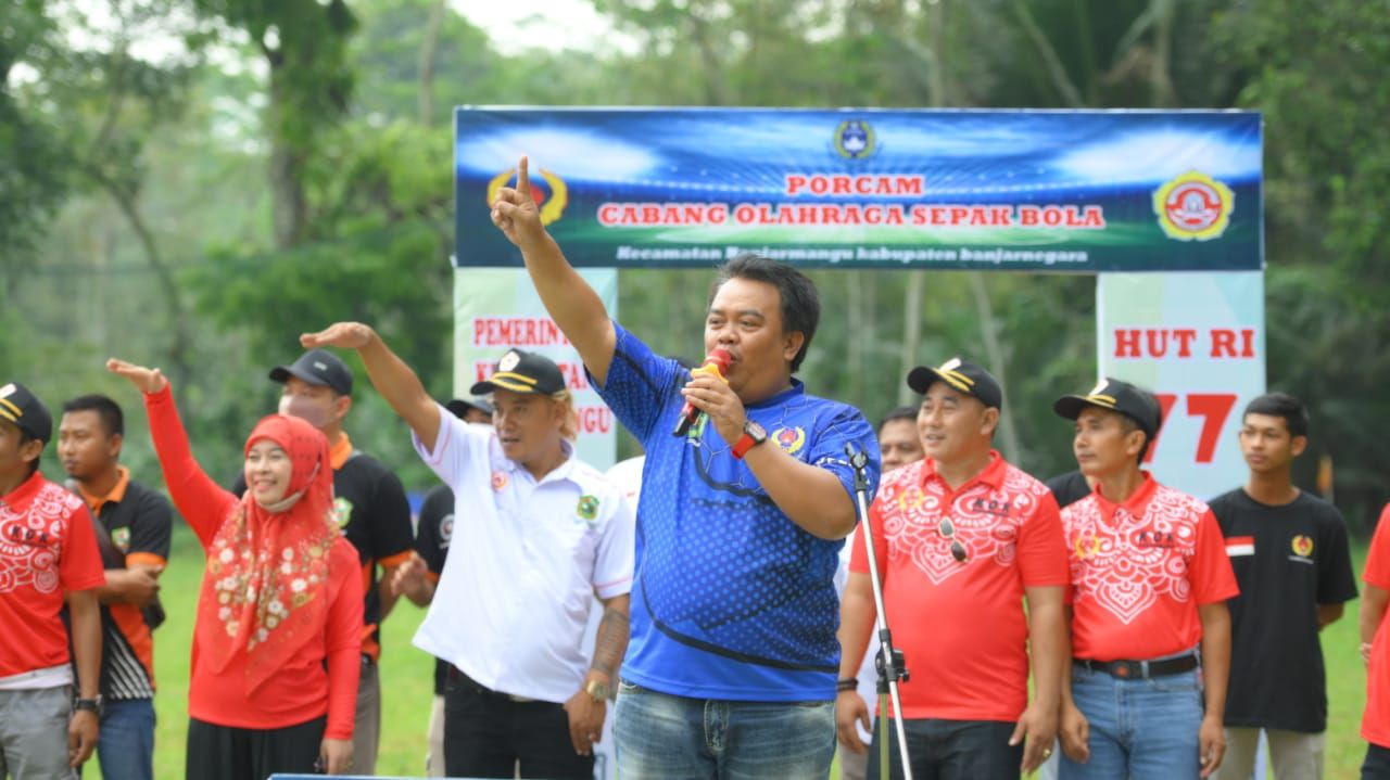 Ketua KONI Banjarnegara, Nurohman Ahong saat Membuka Porcam di Salah Satu Kecamatan