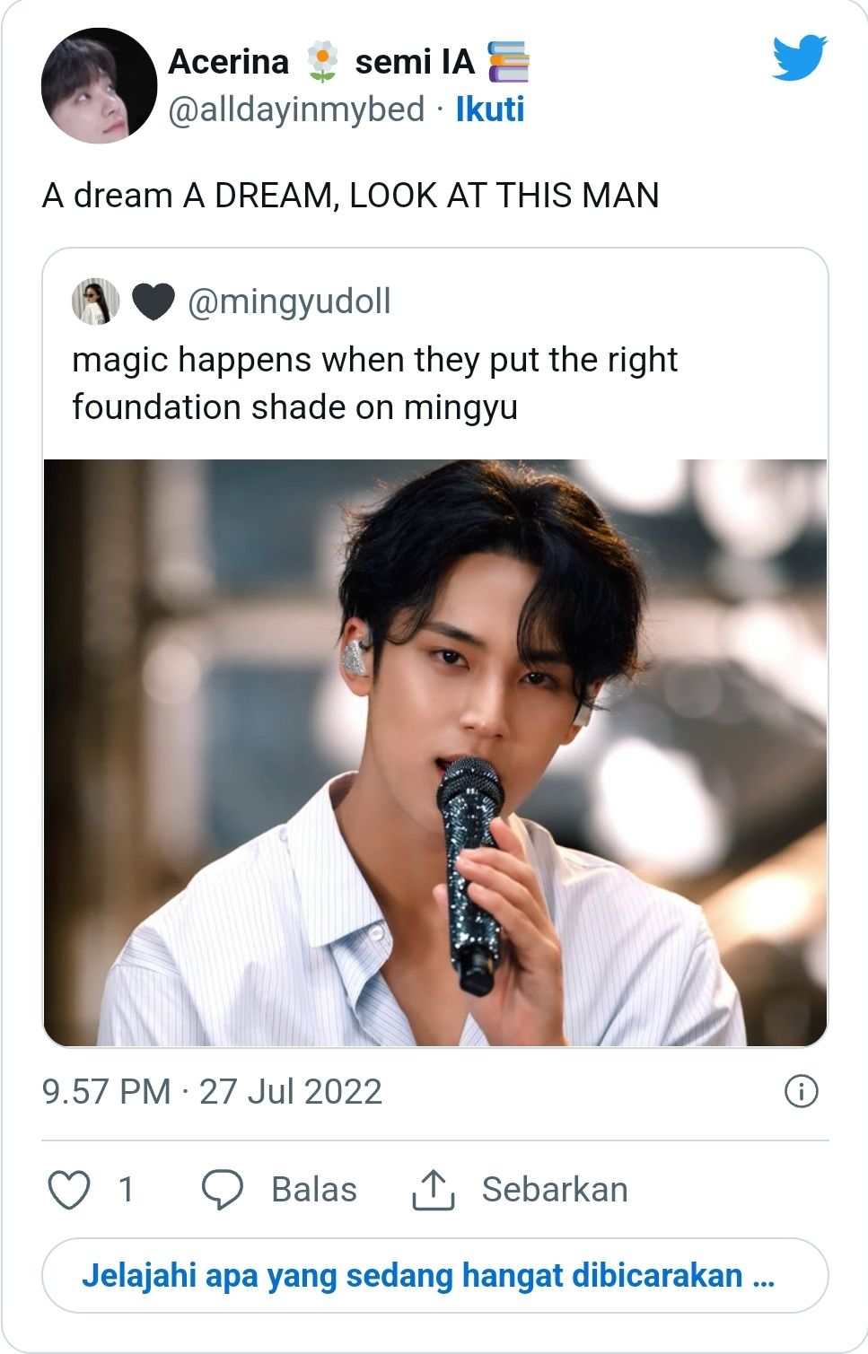 Mingyu SEVENTEEN dengan foundation tan./Twitter/@alldayinmybed