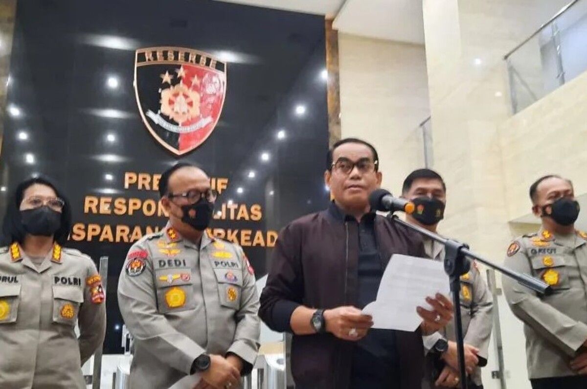 Dirtipidum Bareskrim Polri, Brigjen Polisi Andi Rian Djajadi menyampaikan keterangan pers di Mabes Polri, Jakarta, Rabu (3/8/2022) malam, terkait Bharada E. Tangkapan layar. 