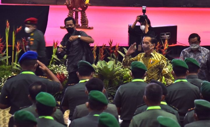 Presiden Jokowi curhat kondisi APBN saat membuka silatnas Purnawiran TNI AD, paalda Juma, 5 Agustus 2022. 