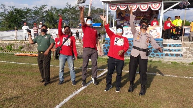Muspika Bumiayu melepas burung dara menandai dibukanya Turnamen Watujaran Cup 2022.