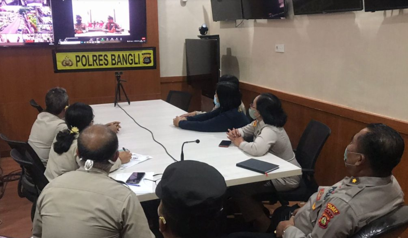 Polres Bangli laksanakan kegiatan pembinaan rohani agama Hindu dari Biro SDM Polres Jayapura Polda Papua secara daring melalui Zoom Meeting.