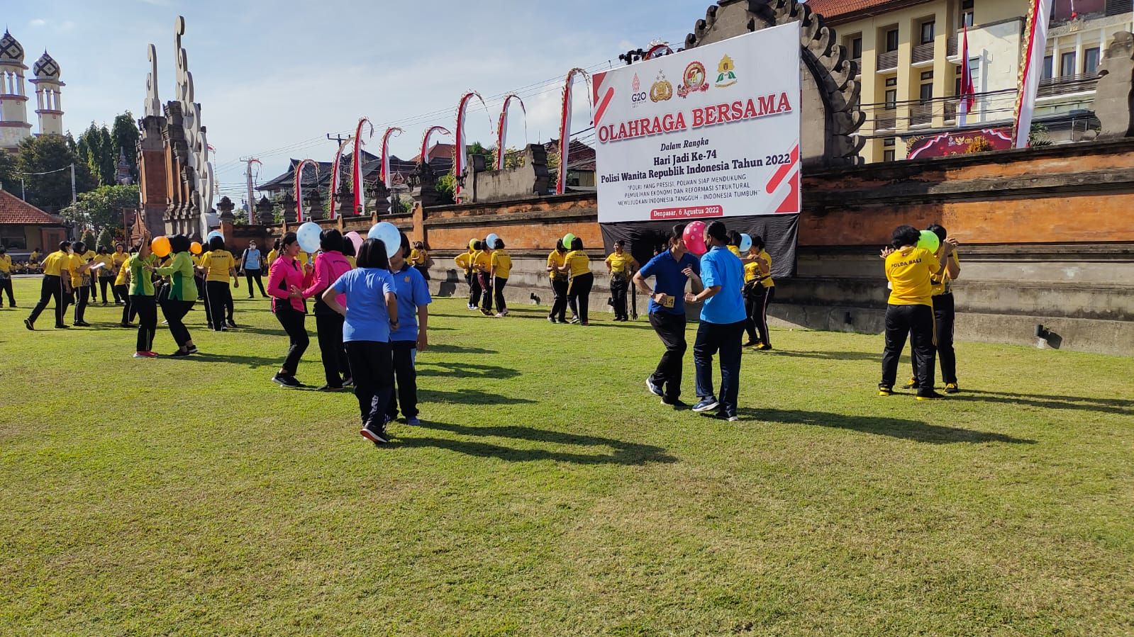 Sambut Hari Jadi Polwan ke 74, Polisi Wanita Polda Bali menggelar olahraga bersama dan sejumlah lomba guna tingkatkan solidaritas anggota.