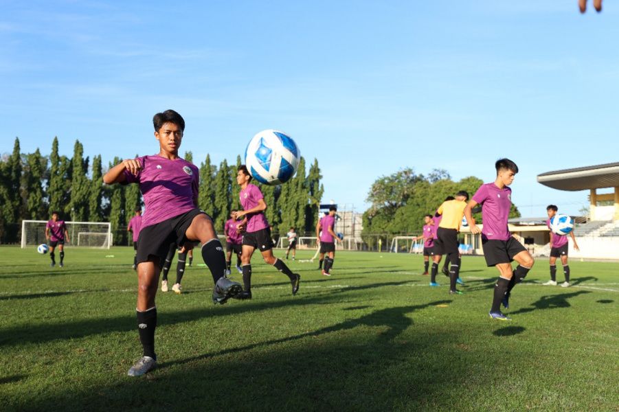 Tim Nasional (Timnas) Indonesia U-16 saat mengikuti latihan bersama jelang kontra Vietnam di Piala AFF