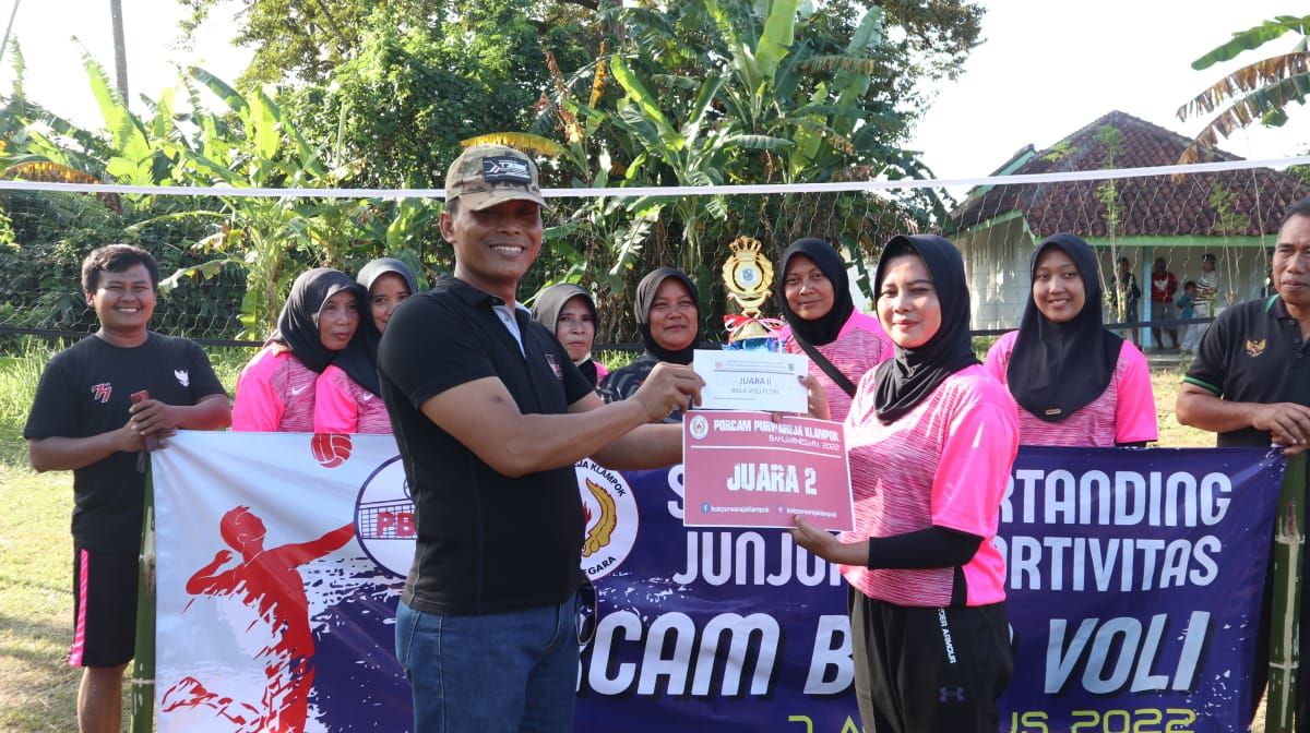 Tim Bola Voli Putri Desa Kecitran Raih Juara 2 Turnamen Bola Voli pada Gelaran Porcam Purwareja Klampok