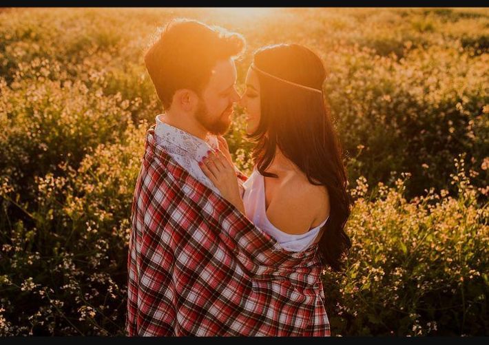 Ilustrasi pasangan romantis