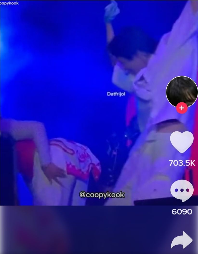 Aksi viral J-Hope BTS di panggung Lollapalooza./Tanglap layar Koreaboo