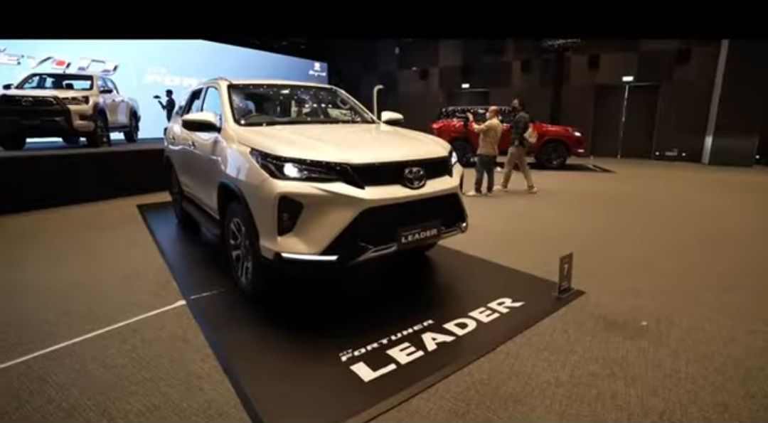 Toyota Fortuner Leader 2022 di tantang New Isuzu Panther Reborn