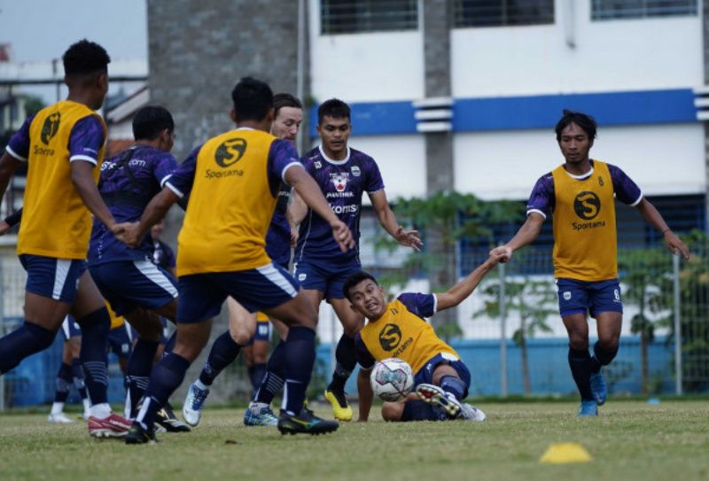 Para pemain Persib Bandung lakukan sesi latihan bersama jelang laga PSIS Semarang 