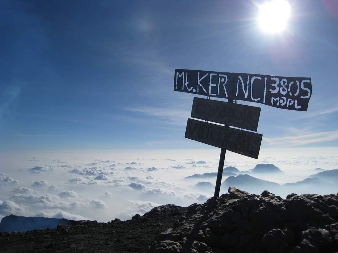 Puncak Kerinci 3085, merupakan puncak berapi tertinggi di Asia Tenggara. Banyak membuat pendaki penasaran ke sana
