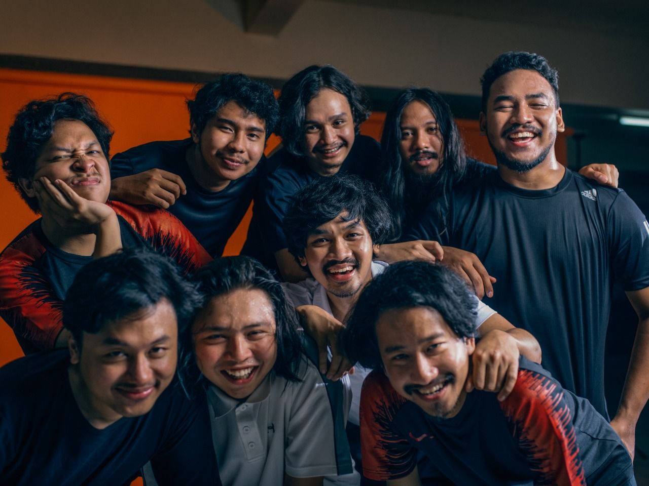  .Feast dan The Panturas pernah mengeluarkan satu single dengan judul gelora yang dirilis untuk event SEA Games di Manila Filipina pada 2019 lalu
