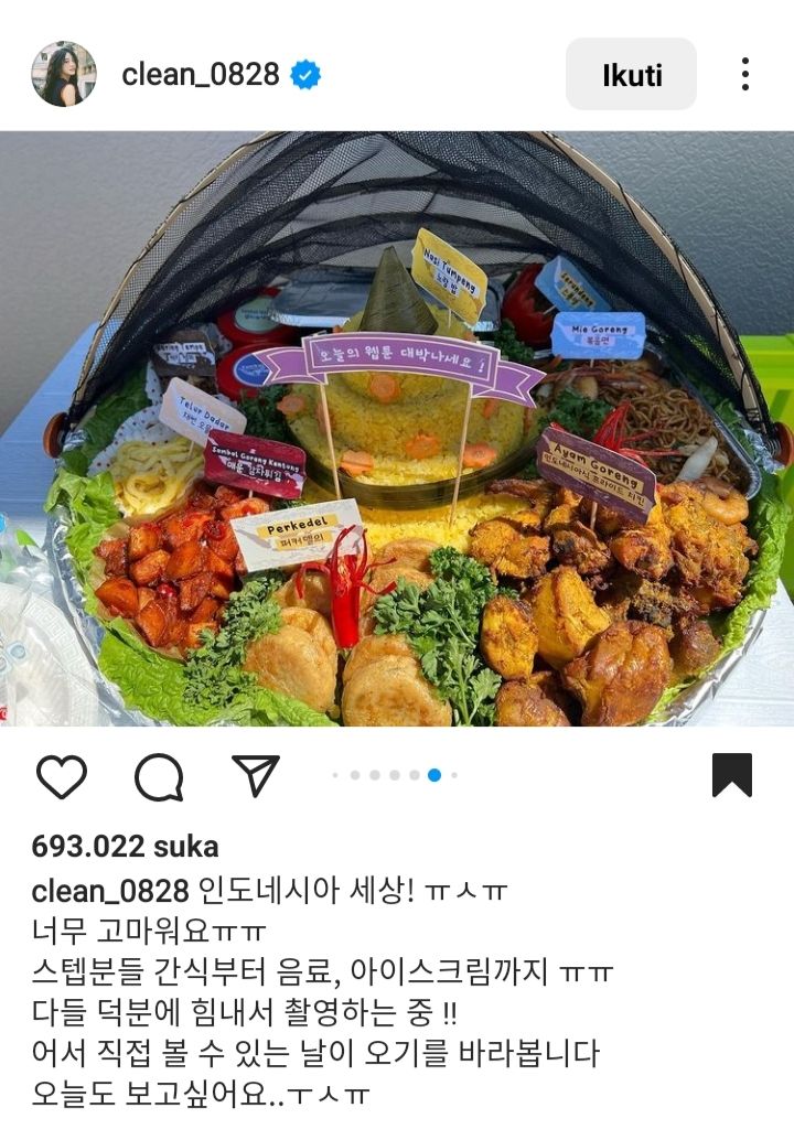 Nasi tumpeng untuk Kim Sejeong 