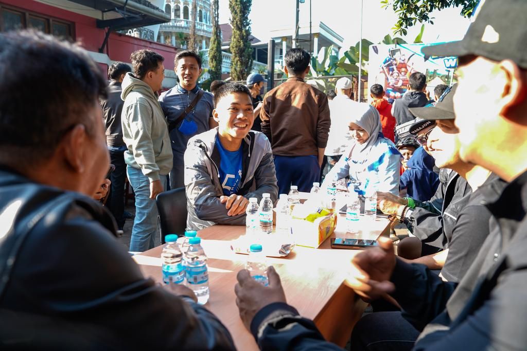 M. Rasyid Rajasa mendengarkan aspirasi warga Kota Bandung di kawasan Dago, Minggu, 14 Agustus 2022. Ia mendorong agar Car Free Day kembali diaktifkan./dok.IST