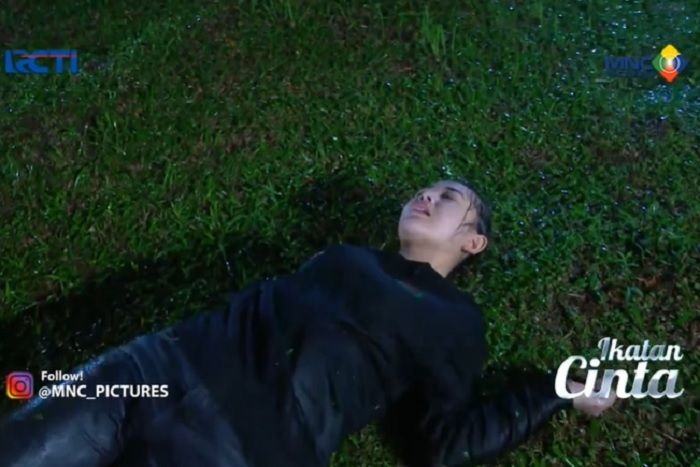 Adegan pemeran Andin pingsan di sinetron Ikatan Cinta malam ini./Dok.Instagram.@ikatancinta.mncp.