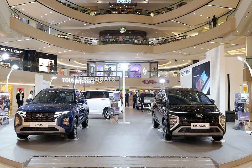 Warga Surabaya berkesempatan melakukan test drive Hyundai STARGAZER di Hyundai Mall Exhibition di Tunjungan Plaza Surabaya yang berlangsung sejak 17 - 21 Agustus 2022, dan berpeluang menangkan paket perjalanan menonton final FIFA World Cup Qatar 2022.