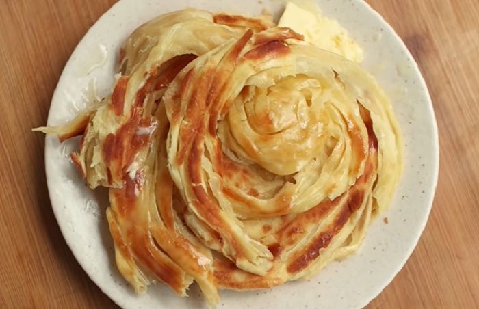  Resep roti maryam atau canai yang gurih ala Chef Devina Hermawan.   