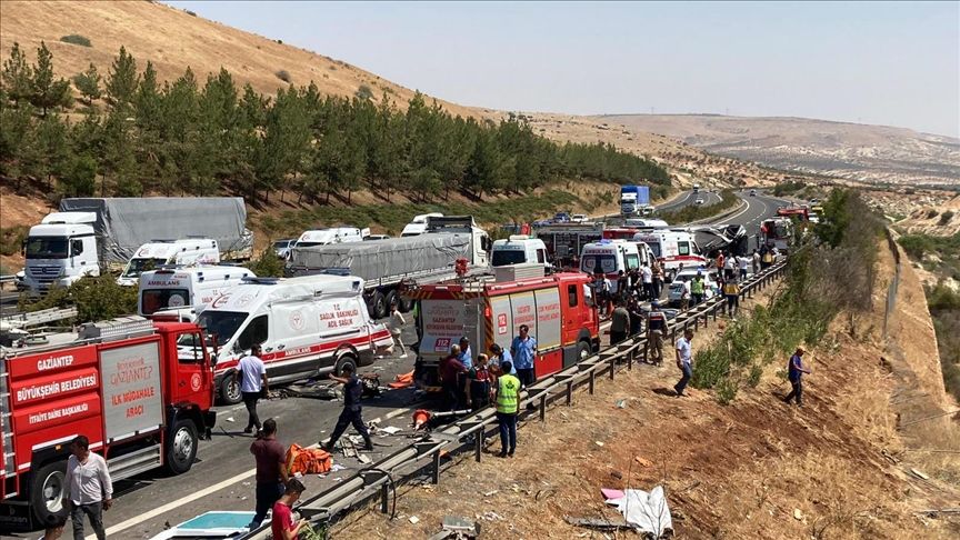 Kecelakaan maut di jalan tol Turki Menewaskan 15 Orang dan lukai puluhan lainnya.