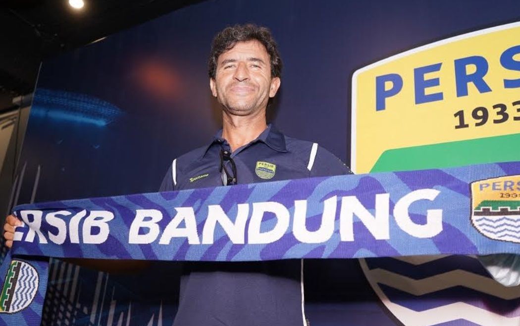 Luis Milla resmi diperkenalkan sebagai pelatih baru Persib Bandung di Graha Persib Bandung pada Senin, 22 Agustus 2022 siang.
