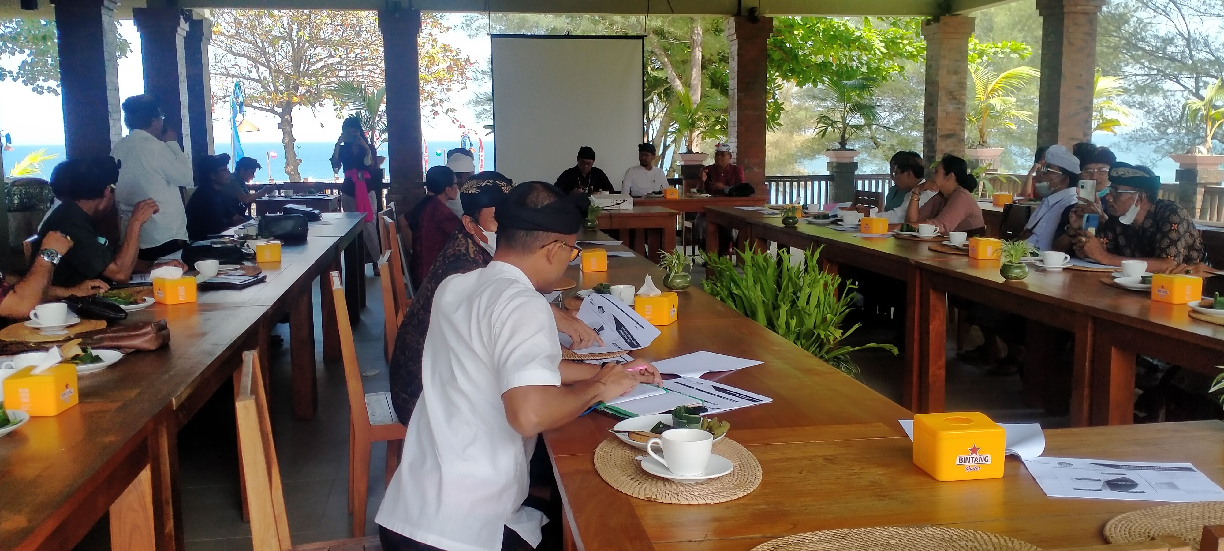Fokus group diskusi (FGD) bersama MDA Kabupaten Tabanan yang membahas tentang perlindungan masyarakat adat di Kabupaten Tabanan di jaminan sosial di